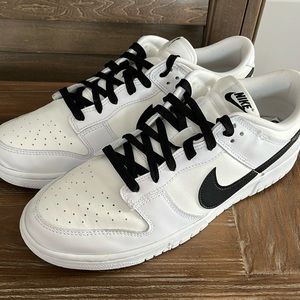 New without box Nike “reverse panda” Dunk Low